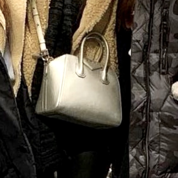 Givenchy Antigona Mini Bag - Picture 4 of 9